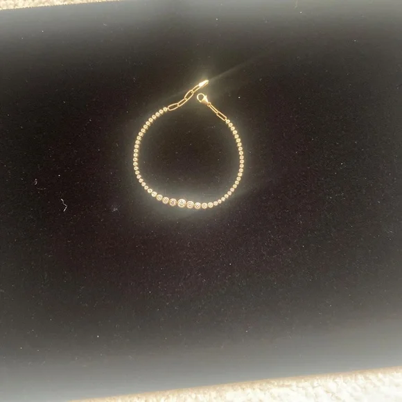 DIAMOND GRDUATING TENNIS BRACELET